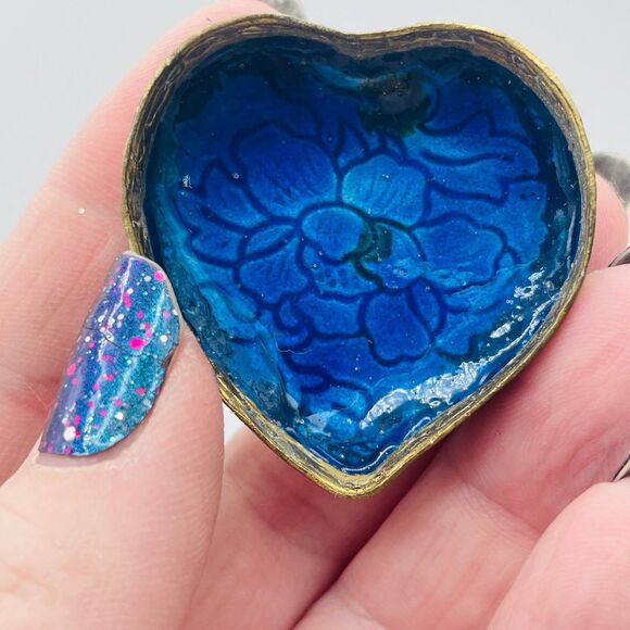 Vintage Mini Heart Shaped Metal Glazed Enameled Trinket Jewelry Pill Box Blue - Picture 7 of 10